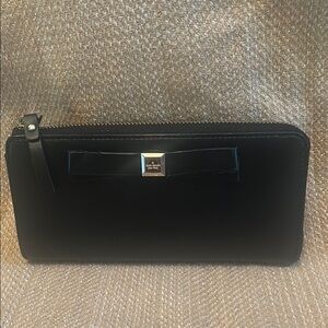 Kate Spade ♠️ Nisha Montford Park Smooth Leather Zip Wallet